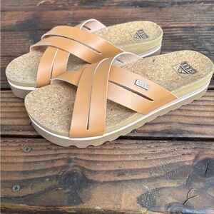 Reef Cushion Bloom Hi Slides Women's size 9